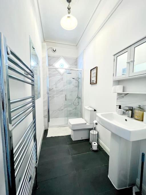 Flat 4 Marine Parade House, 1 East Cliff- Next To Dover Port, White Cliffs, Beach, Castle Exterior foto