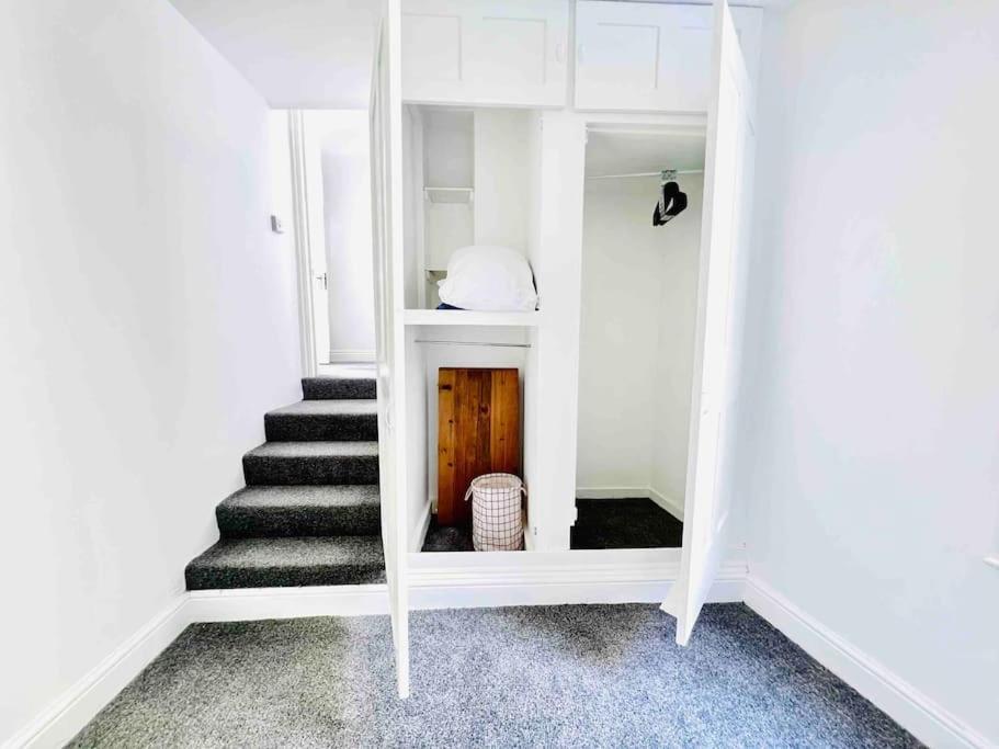 Flat 4 Marine Parade House, 1 East Cliff- Next To Dover Port, White Cliffs, Beach, Castle Exterior foto