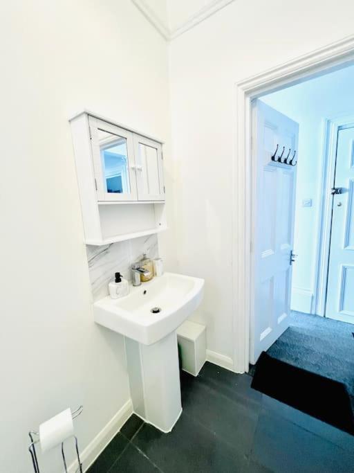 Flat 4 Marine Parade House, 1 East Cliff- Next To Dover Port, White Cliffs, Beach, Castle Exterior foto